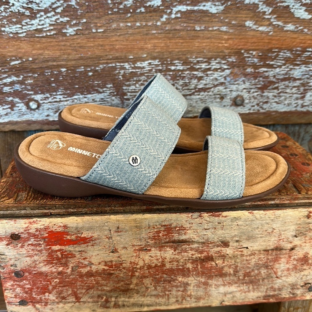 Minnetonka Women’s Shoes Sz 8 Light Blue Double Strap Slide On Sandals